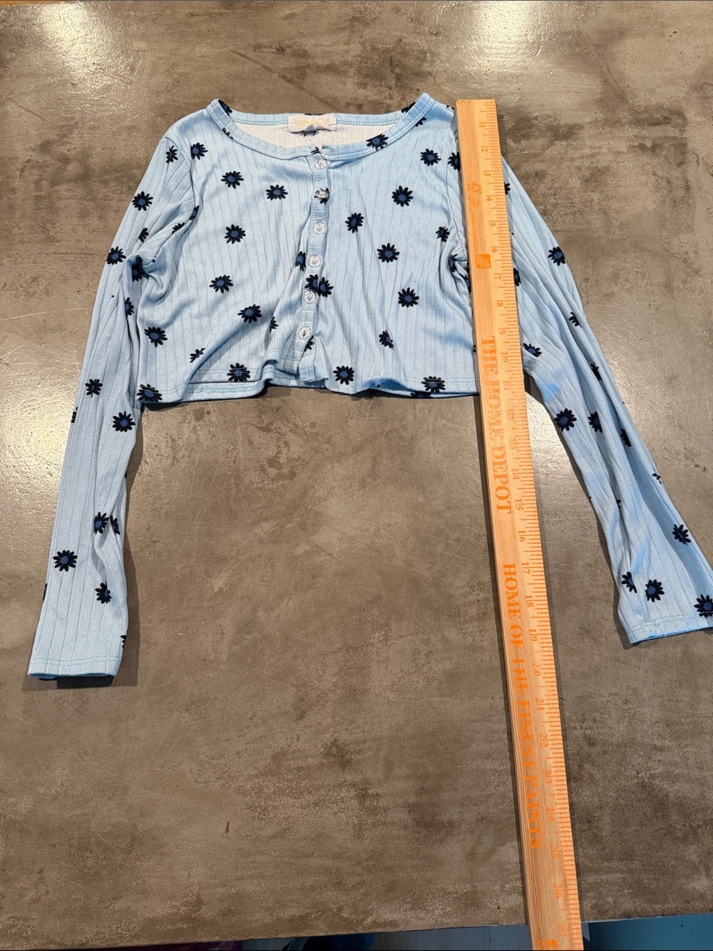 Kensie Girl Light Blue Daisy-Print Ribbed Button-Front Crop Top